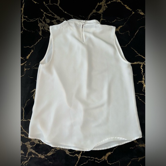 Stylish and classy pure  white blouse by F21, size XS/S - Picture 2 of 4